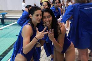 Laura Ester y Mati Ortiz celebrando la tercera Champions del Sabadell