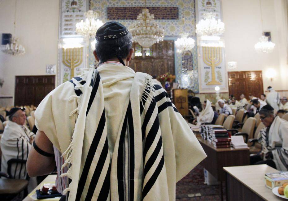 Interior de una sinagoga en Irán.