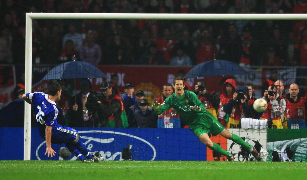 Terry falla un penalti que convierte a Van der Sar en campeón de Europa.