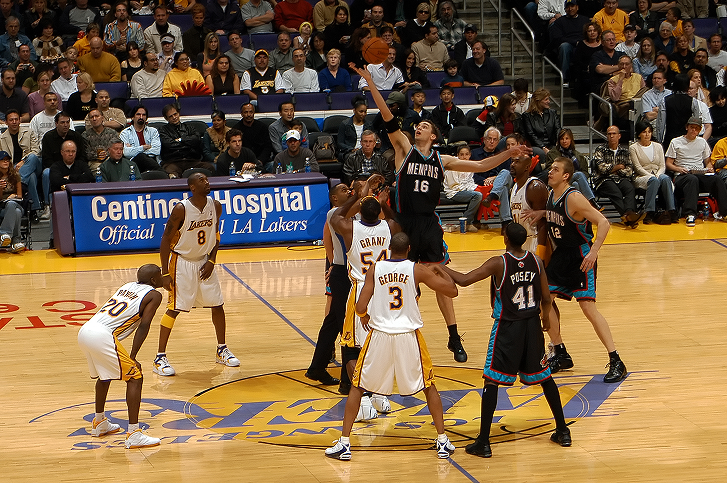 Lakers_Grizzlies_200304