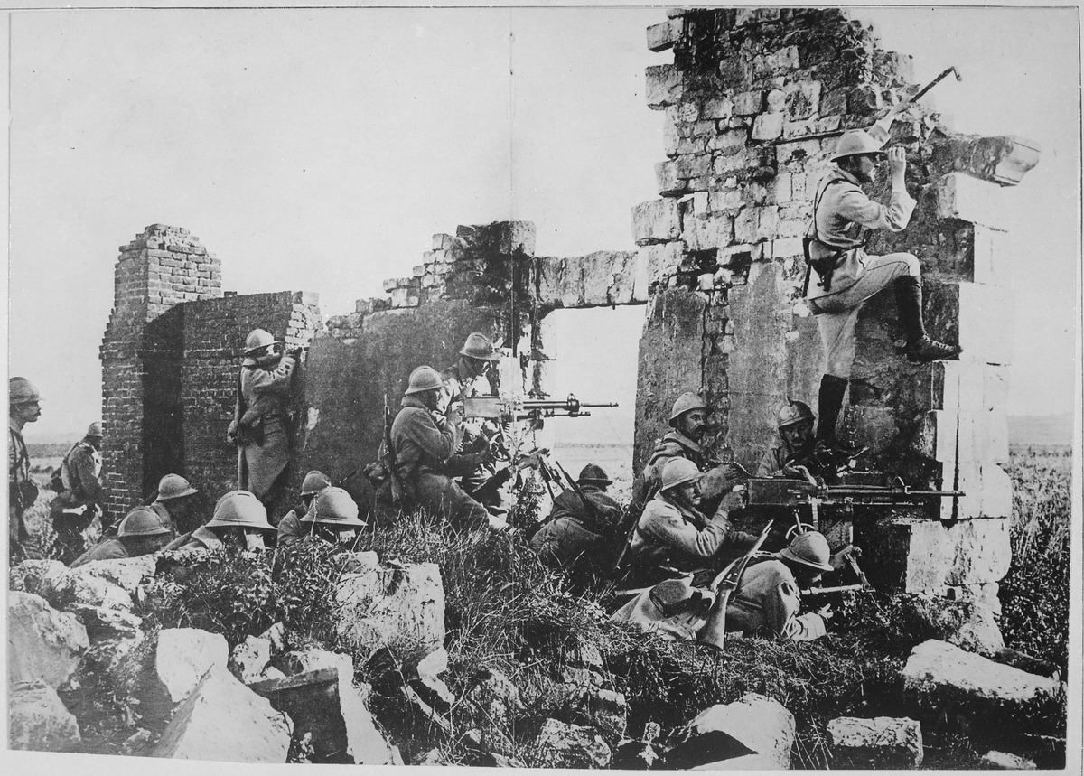 lossy-page1-1200px-french_troopers_under_general_gouraud_with_their_machine_guns_amongst_the_ruins_of_a_cathedral_near_the_marne-_-_nara_-_533679-tif